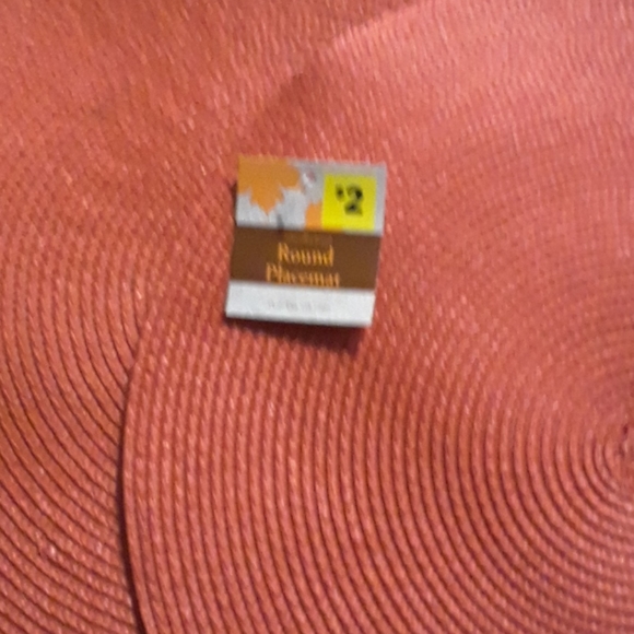 Round placemats brand new - Picture 2 of 3